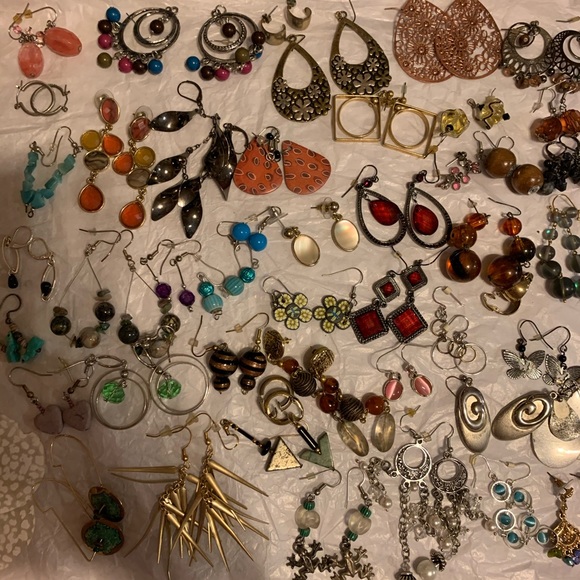 2 lbs vintage to now wearable jewelries mystery - Picture 6 of 8